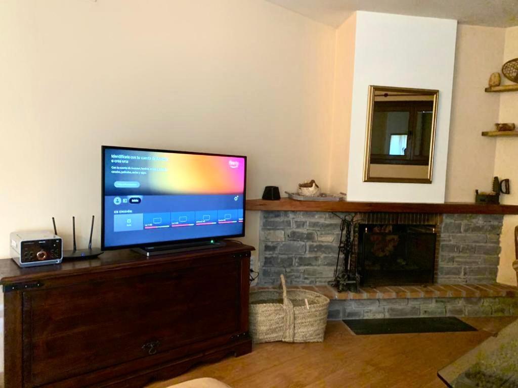 Apartament De La Vall Ferrera - L'Amfitriona Areu 外观 照片